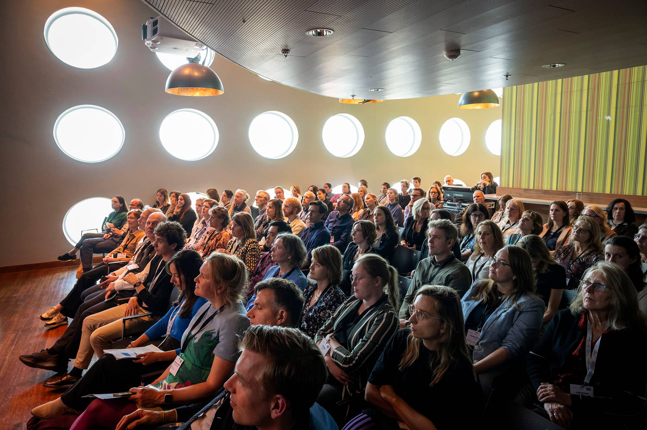 Het publiek tijdens een keuzesessie van de Collegedag