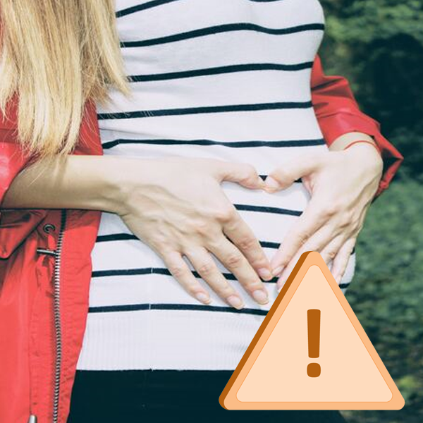 Afbeelding met zwangere vrouw met een risicosymbool